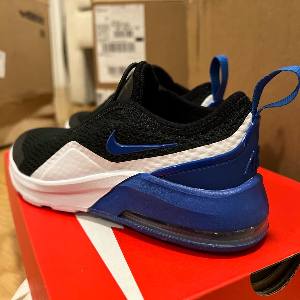 Boys Nike Air Max Motion 2 sneakers Size 13